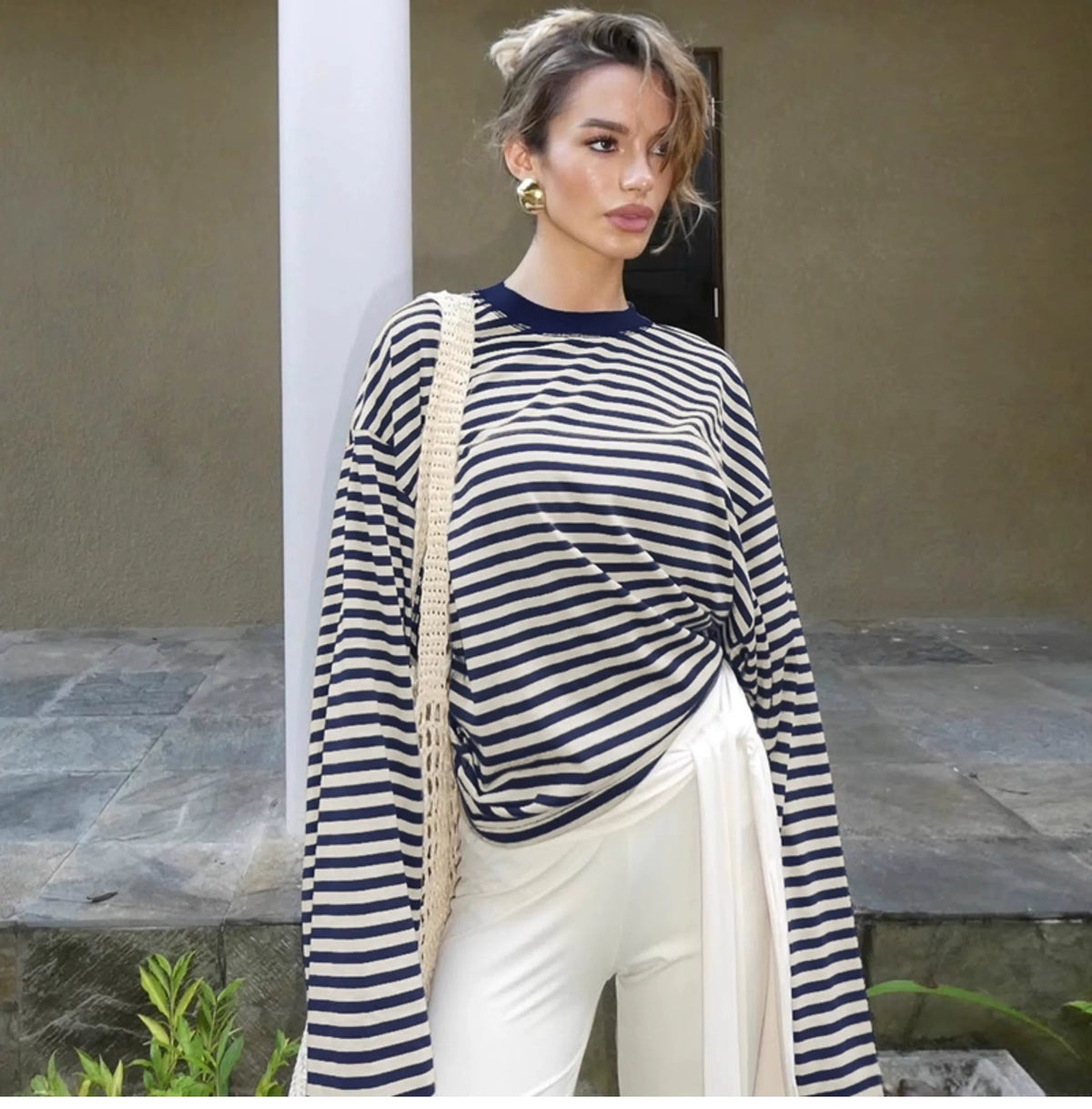 Fashionable loose and casual color-blocked striped printed round-neck long-sleeved top for women in early autumn, trendy and versatile T-shirt