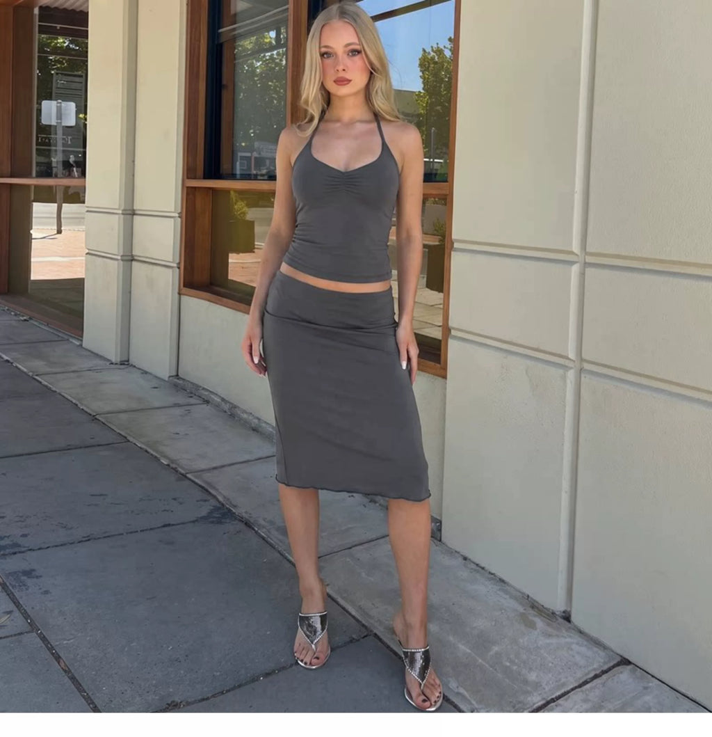 Sexy hot girl outfit with backless lace-up neck halter top, double wooden earflap high-waisted fitted half-length skirt