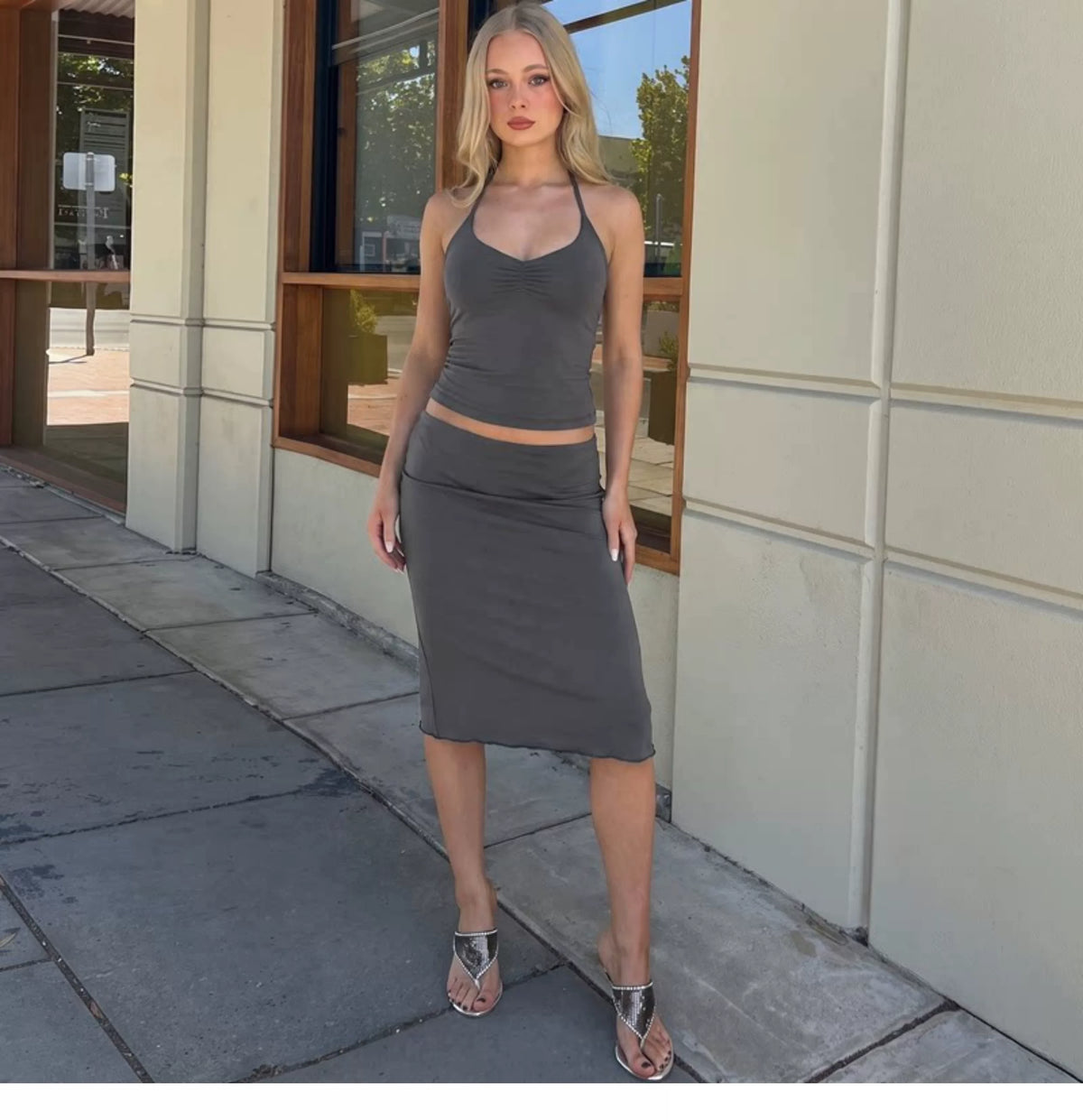 Sexy hot girl outfit with backless lace-up neck halter top, double wooden earflap high-waisted fitted half-length skirt