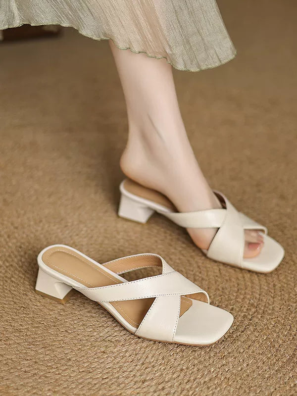 Soft leather flip-flops for women, summer 2026 new style, chunky heel, versatile, trendy, pairable with dresses, beach sandals