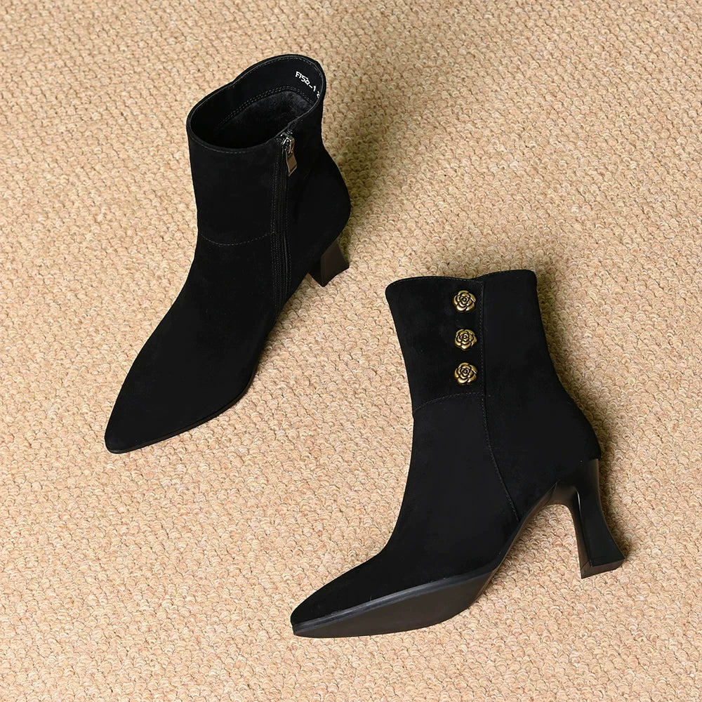 Retro pointed-toe high-heeled sandal, short boot with a smooth surface, women's new autumn-winter style, small and thin heel, slim boot with fleece lining, fashionable nude boot.
