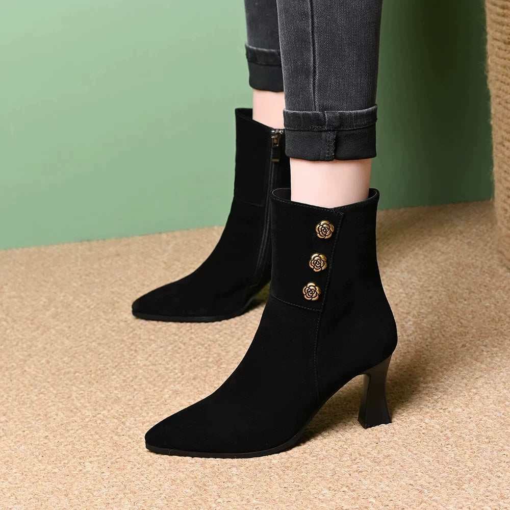 Retro pointed-toe high-heeled sandal, short boot with a smooth surface, women's new autumn-winter style, small and thin heel, slim boot with fleece lining, fashionable nude boot.