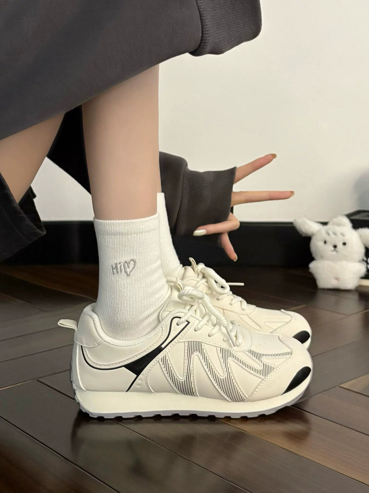 Women's Style Autumn New Product Fashionable Bestseller White Sneakers with Wide-leg Pants for Casual and Sports Shoes