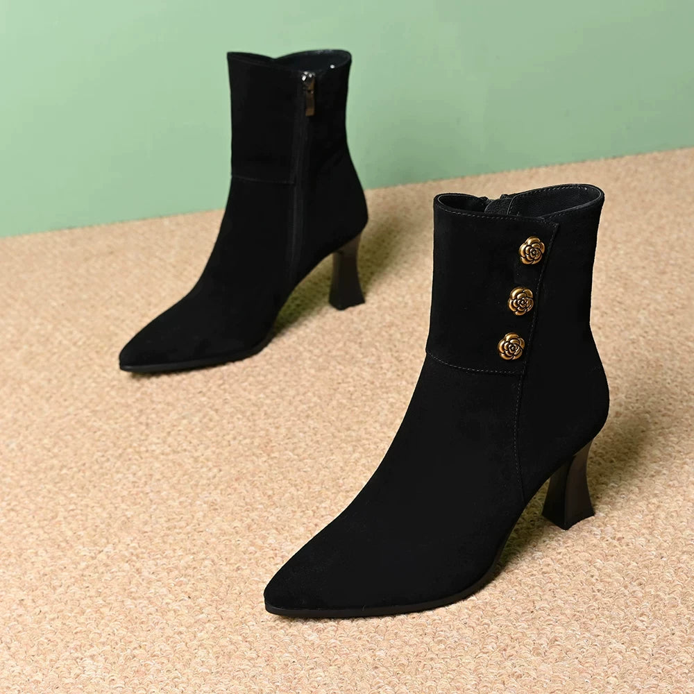 Retro pointed-toe high-heeled sandal, short boot with a smooth surface, women's new autumn-winter style, small and thin heel, slim boot with fleece lining, fashionable nude boot.