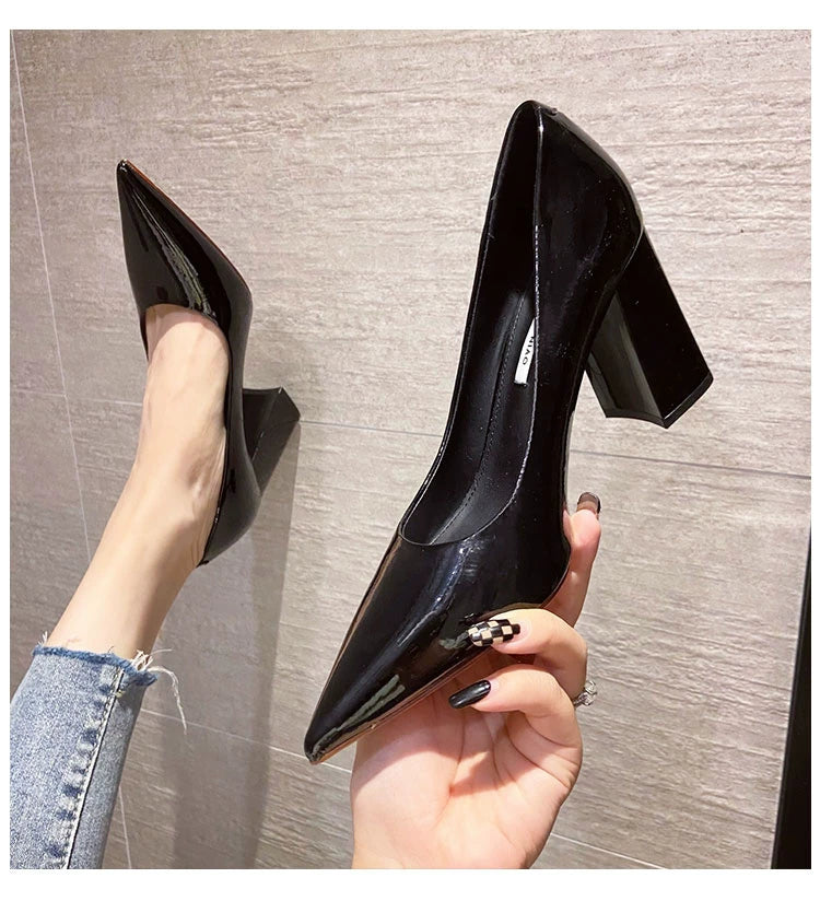 Coarse-featured single-heel spring new style fashionable pointed-toe professional work shoes, shallow toe, women's lacquered leather high heels