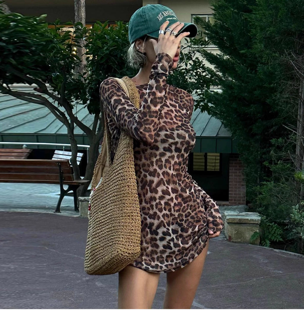 Purely sensual long-sleeved round-neck dress with net fabric and leopard print, paired with a strapless top set for women