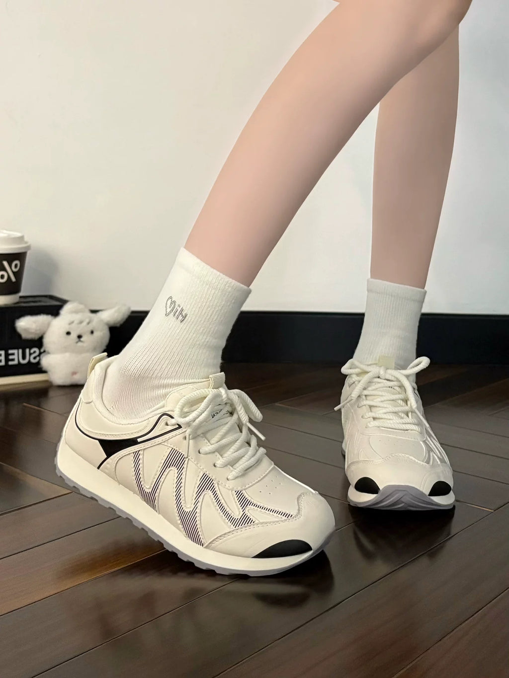 Women's Style Autumn New Product Fashionable Bestseller White Sneakers with Wide-leg Pants for Casual and Sports Shoes