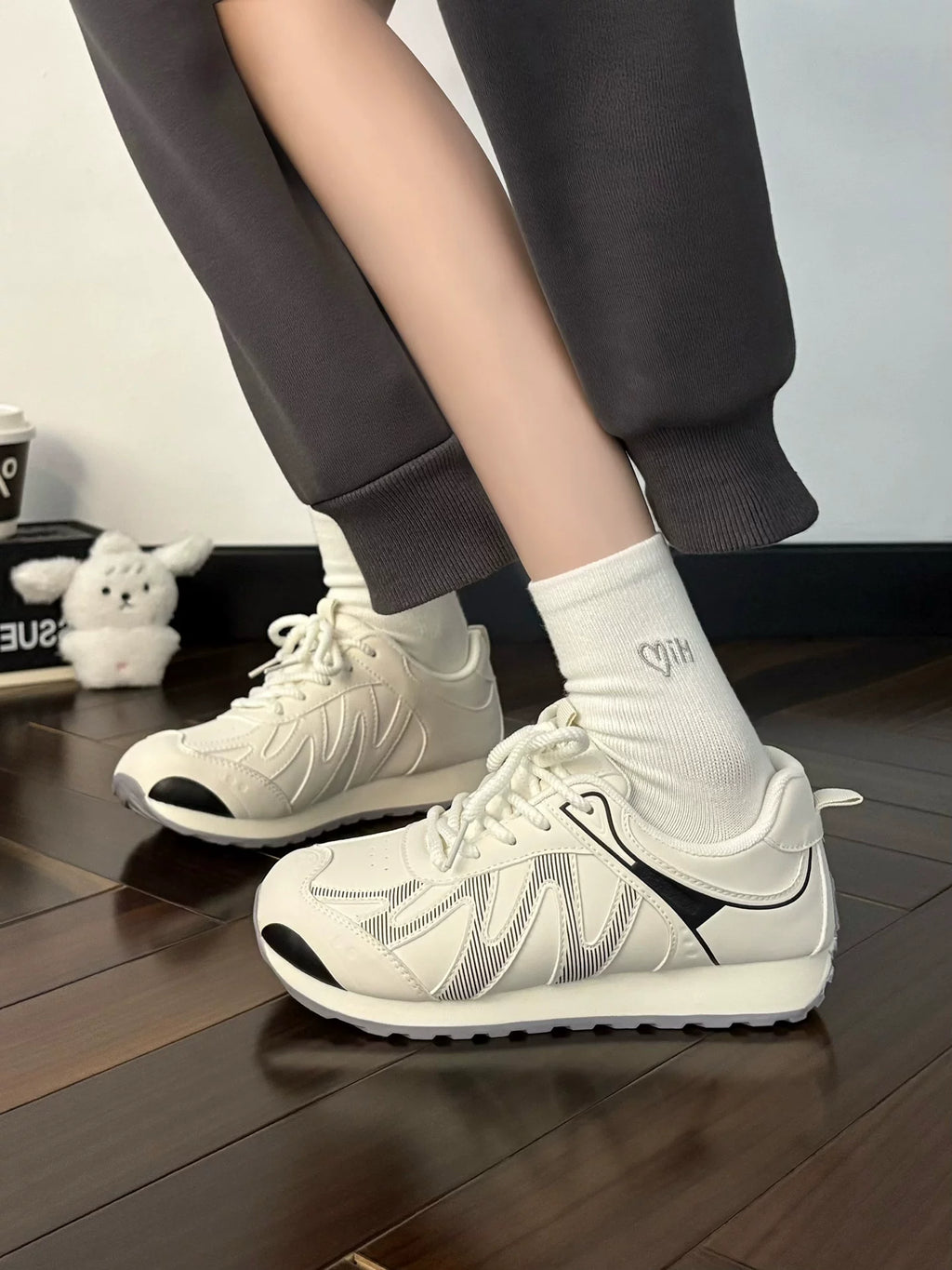 Women's Style Autumn New Product Fashionable Bestseller White Sneakers with Wide-leg Pants for Casual and Sports Shoes