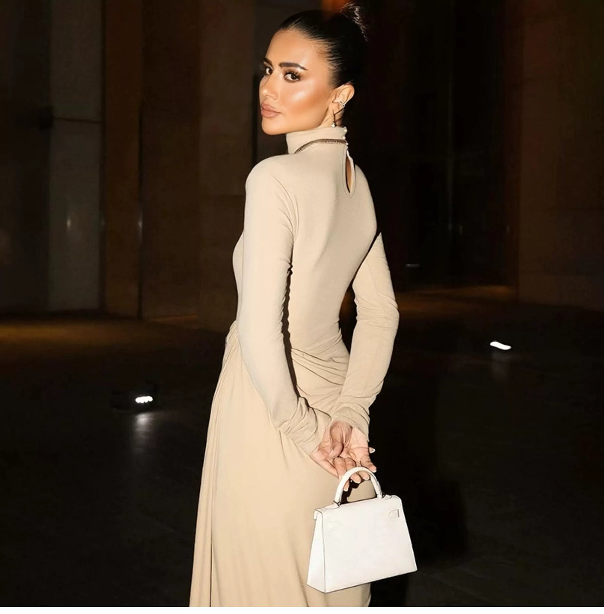 Buttoned half-collared long-sleeved dress for women with pleated high-waist design, featuring a seamless and slimming fit.