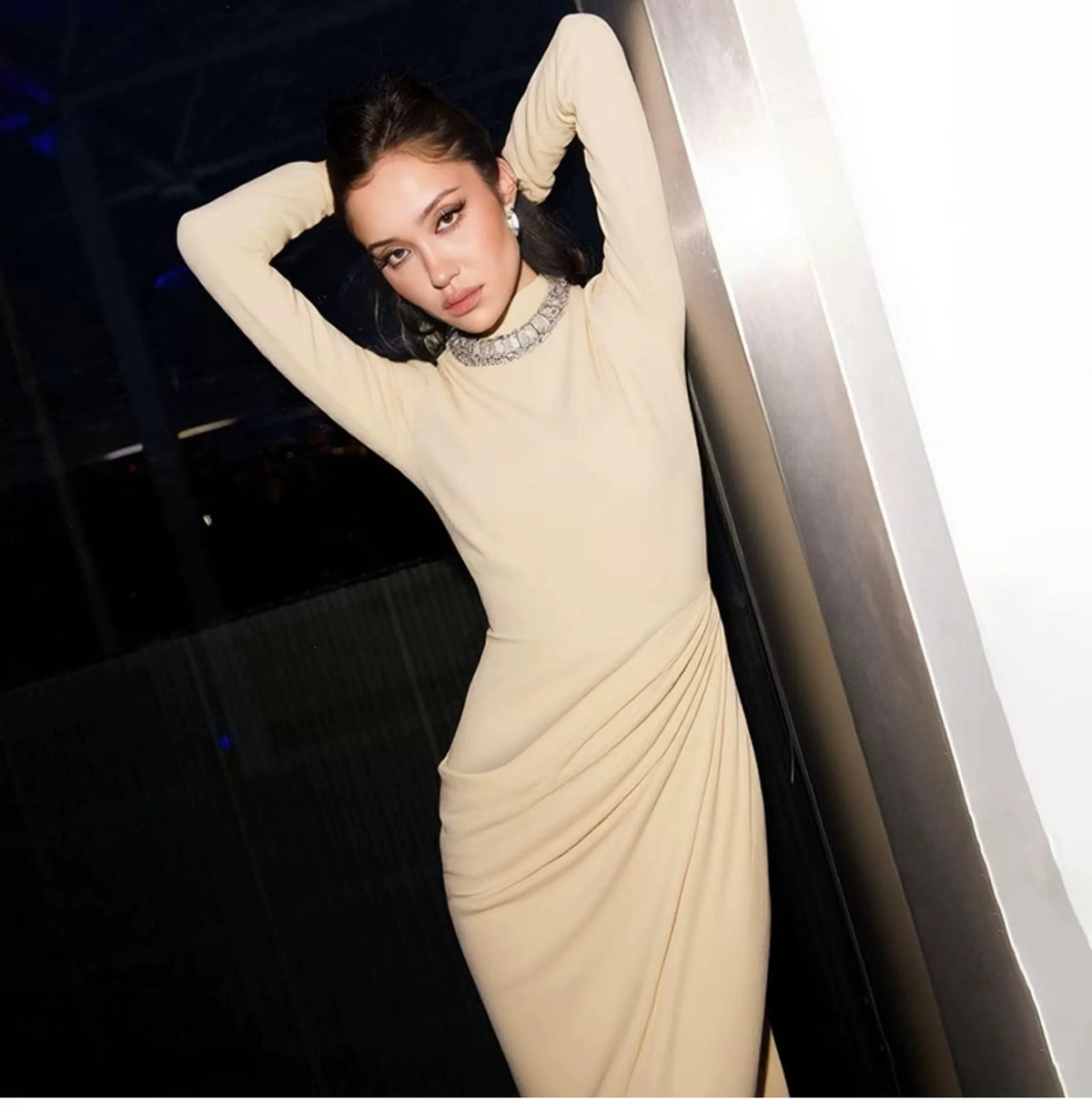 Buttoned half-collared long-sleeved dress for women with pleated high-waist design, featuring a seamless and slimming fit.