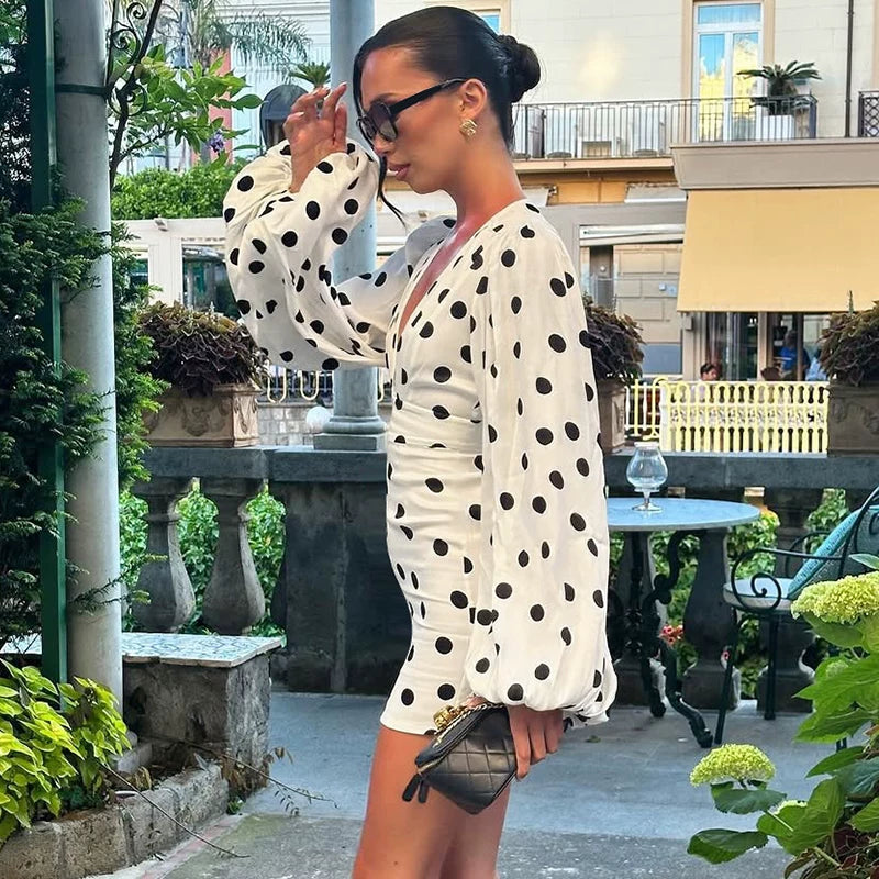 Dot-print deep V-neck high-waisted form-fitting lantern sleeve long-sleeved dress for women, exuding elegant style, a one-step short skirt.