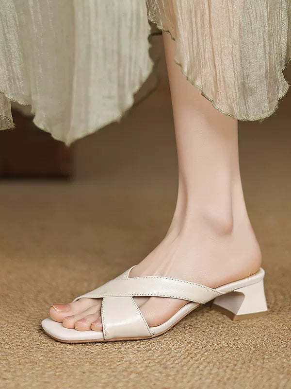 Soft leather flip-flops for women, summer 2026 new style, chunky heel, versatile, trendy, pairable with dresses, beach sandals