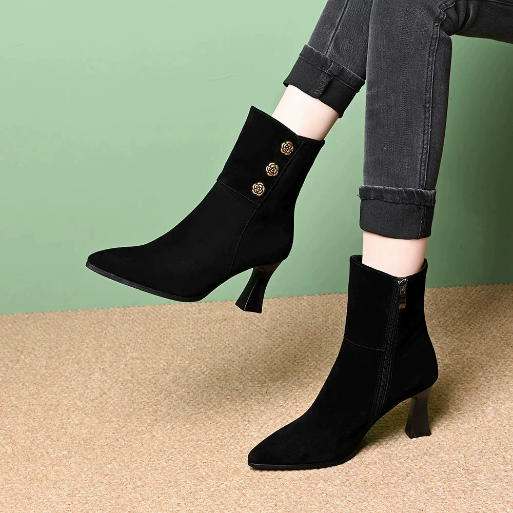 Retro pointed-toe high-heeled sandal, short boot with a smooth surface, women's new autumn-winter style, small and thin heel, slim boot with fleece lining, fashionable nude boot.