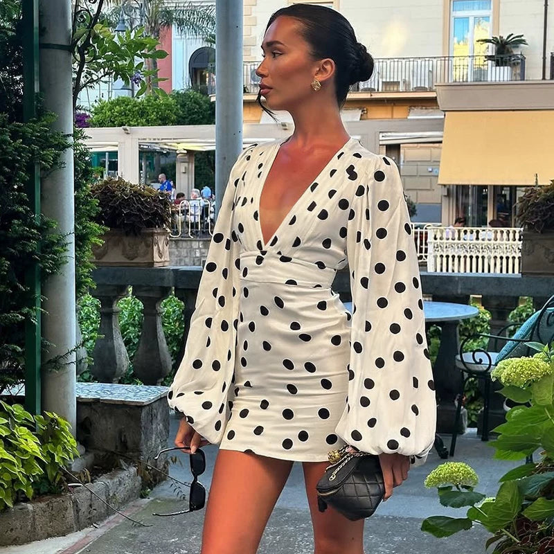 Dot-print deep V-neck high-waisted form-fitting lantern sleeve long-sleeved dress for women, exuding elegant style, a one-step short skirt.