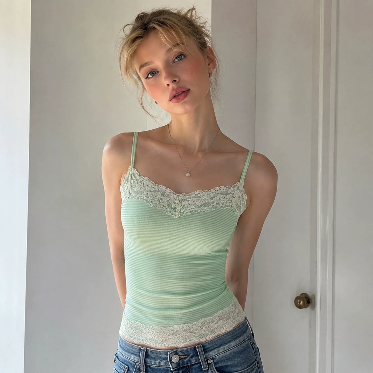 Sweet and pure sensual lace-embroidered V-neck striped halter top - Simple and versatile, stylish and form-fitting undergarment for the back.