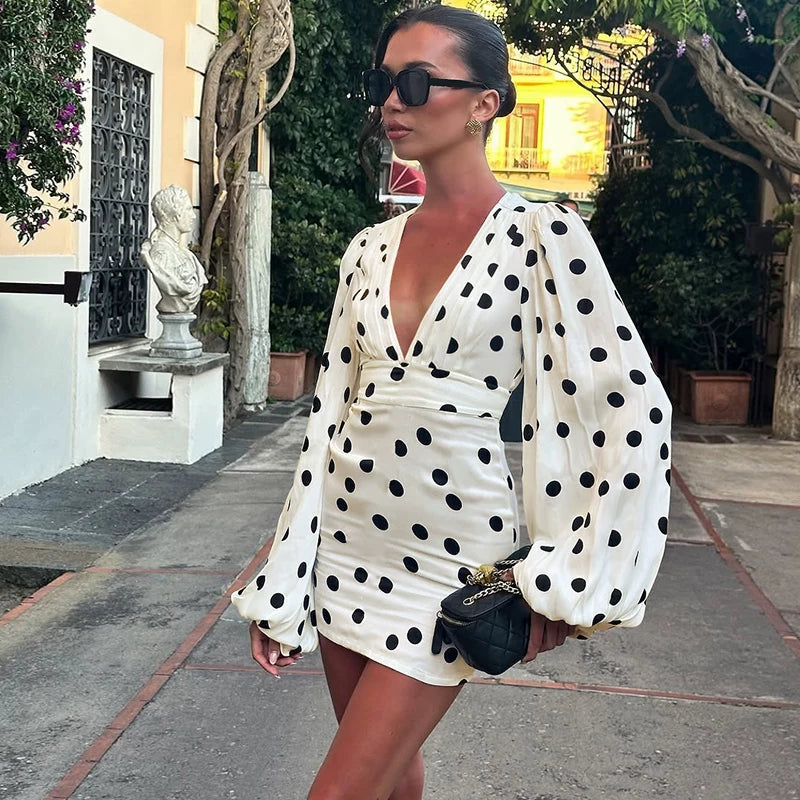 Dot-print deep V-neck high-waisted form-fitting lantern sleeve long-sleeved dress for women, exuding elegant style, a one-step short skirt.